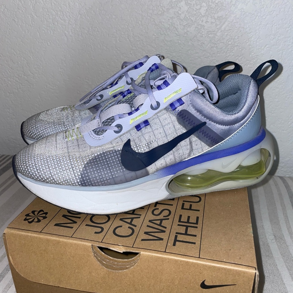Nike. Kids size 6Y. Pet free smoke free home. - Picture 1 of 3